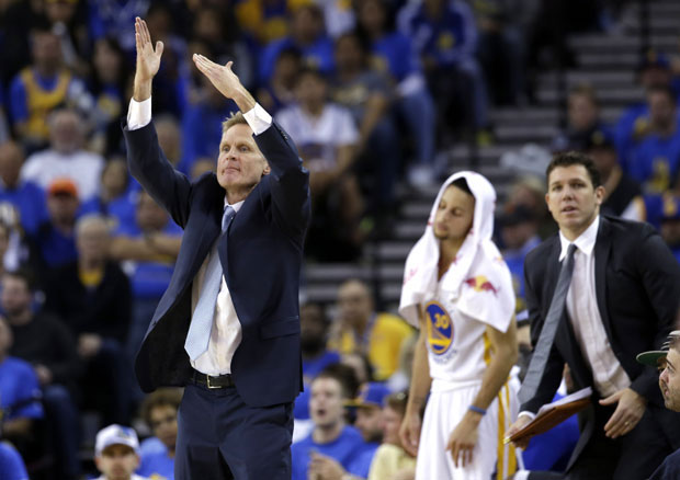 Кер, Рајт и Мекмилан асистирају Поповићу на клупи САД