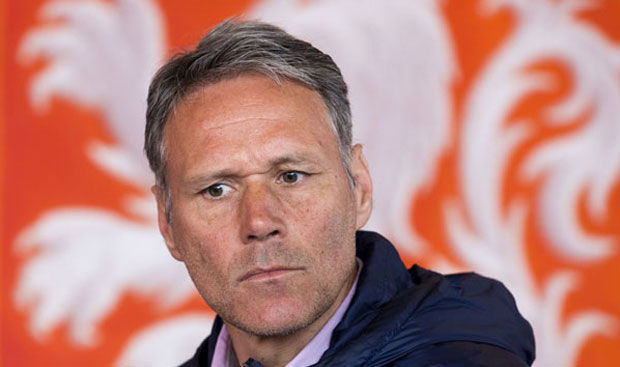 Марко ван Бастен напустио функцију у ФИФА