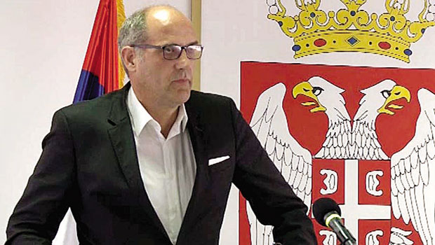 Одборник демократа челник СНС