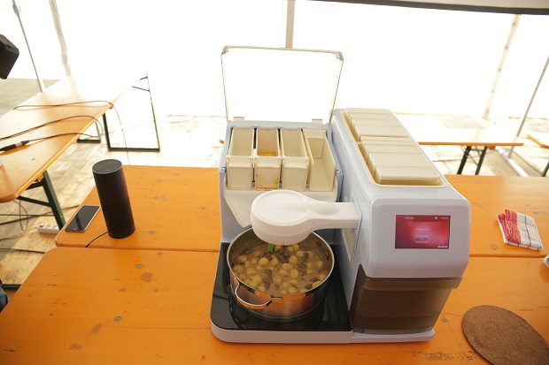  Док сте на послу, робот кувар спрема ручак за вас (ФОТО)