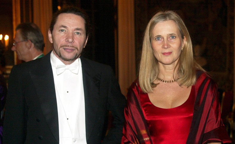  Шведска академија тражи добровољну оставку чланице