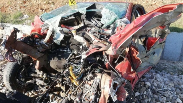 НЕВЕРОВАТНА САОБРАЋАЈНА НЕСРЕЋА У ПУЛИ: Воз ударио и вукао аутомобил, возач и дете неповређени