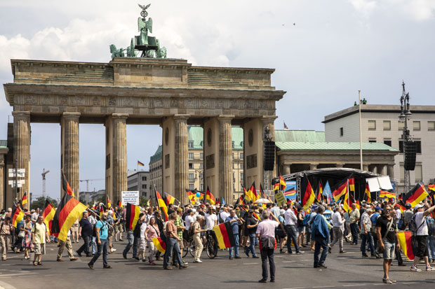 Јевреји подруку са својим џелатима!