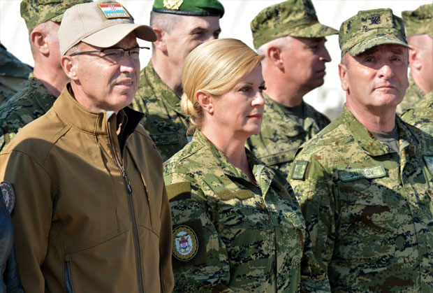 ПОЧЕЛА ВОЈНА ВЕЖБА У ЗАГРЕБУ:  Копнене, ваздушне, поморске и специјалне снаге Хрватске војске на делу
