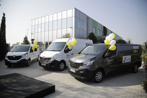 ПРОМОЦИЈА МЕЂУ ЦВЕЋЕМ: Лака комерцијална возила Реноа и Дачије
