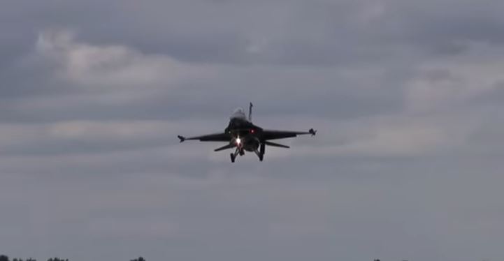 Случајно запуцао из топа Ф-16 и уништио други авион