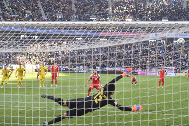 ТАДИЋЕВ ПОКЛОН РУМУНИМА: Србији само бод у Букурешту, капитен промашио пенал