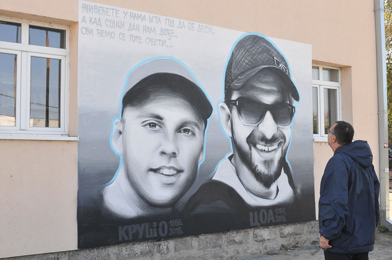 СЕЋАЊЕ НА КРУША И ЦОУ: Мурал посвећен трагично настрадалим младићима у Америци