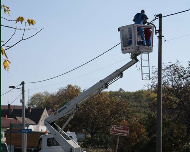 Грочанске улице опет осветљене