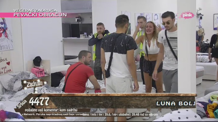 ЛУНА ИЗГУБИЛА ЖИВЦЕ: Вриштала и драла се на све редом, па се Мики окомио на њу (ВИДЕО) 