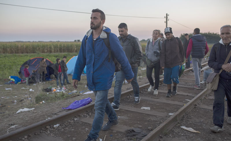 НЕОБИЧНИ ПОКУШАЈИ МИГРАНАТА ДА УЂУ У ЕУ: Неки се крили на резервном точку, неки у кесама за смеће