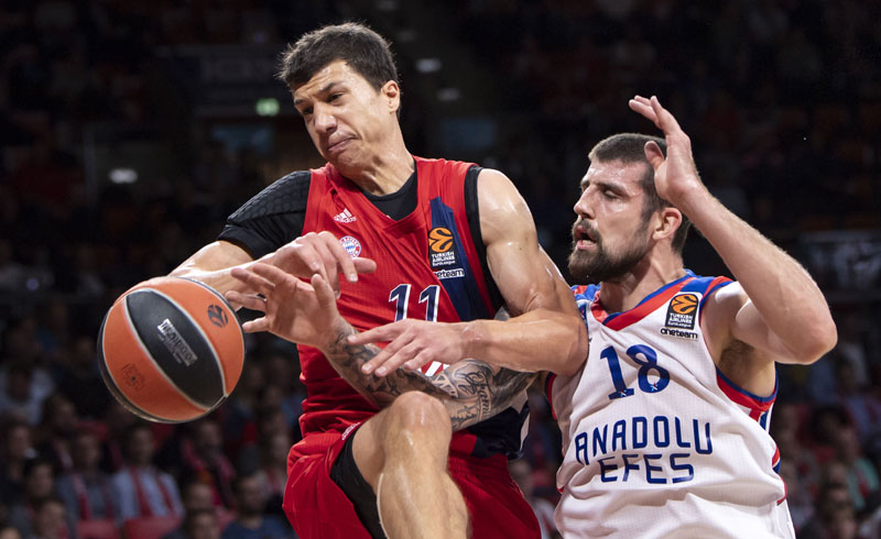 ЛУДА НОЋ У ЕВРОЛИГИ: Радоњић исцртао акцију, српски репрезентативци је спровели у дело