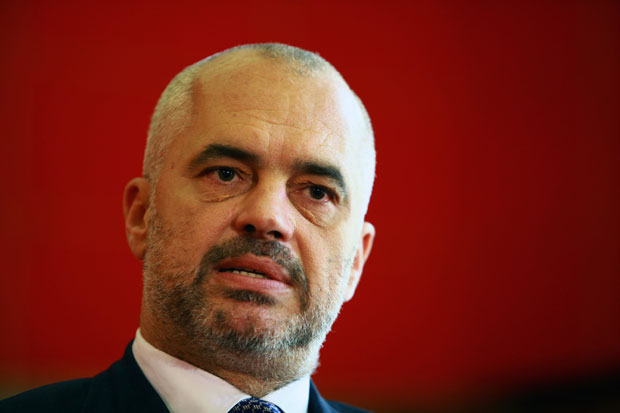 РАМА УЗ СЛИКУ УЧК ЧЕСТИТАО: Слава мученицима Косова и благословена била новорођена војска Републике Косово (ФОТО)