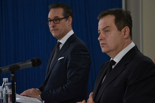 Дачић: Нећемо подлећи притисцима за решење питања КиМ