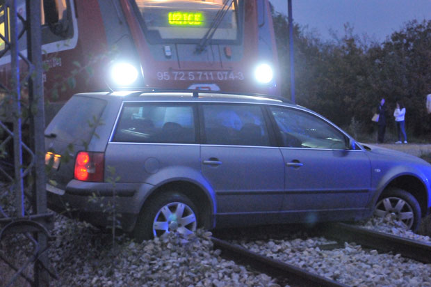 ВОЗ НАЛЕТЕО НА ПАСАТ: Погинуо возач
