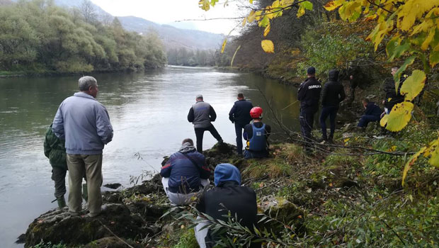Лим још крије рибарево тело