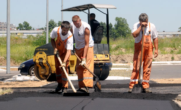 ВЕЋИНА ФИРМИ ОБЕЗБЕЂУЈЕ САМО КЊИЖИЦУ: Здравље радника последња је брига