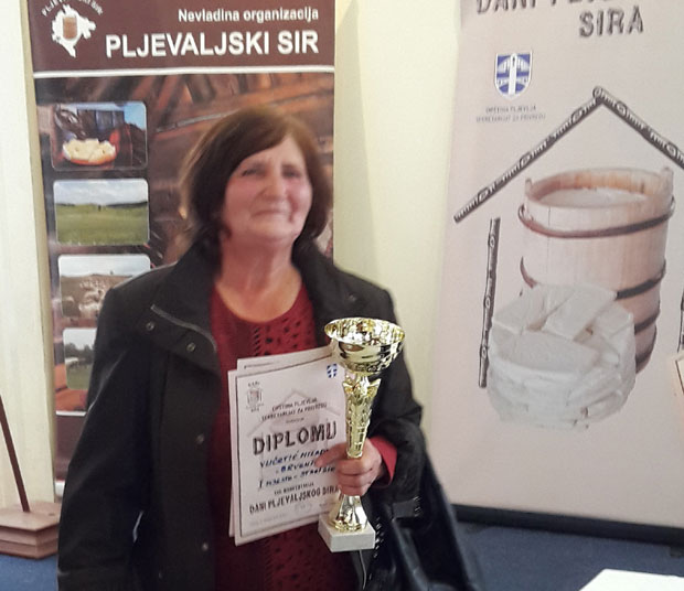 МИЛАДИНКИН СИР НАЈБОЉИ: Одржана традиционална манифестација у Пљевљима на којој су произвођачи представили млечне прерађевине