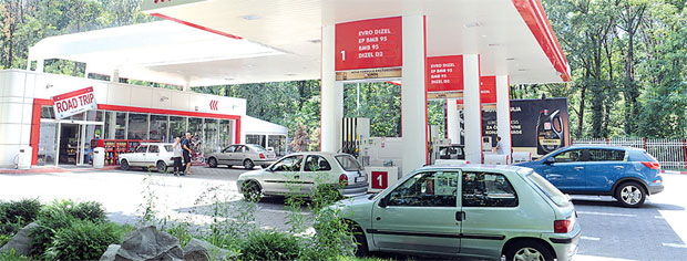 ГРАЂАНИ И ПРИВРЕДА ЧЕКАЈУ ПОТЕЗ ДРЖАВЕ: Јавност забринута због нових цена горива