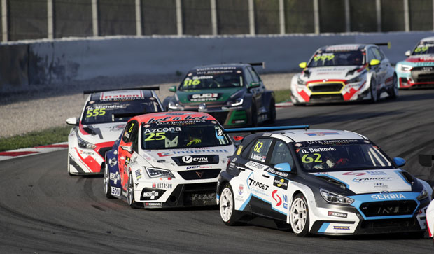 НЕЗАПАМЋЕНИ СКАНДАЛ У ЗАВРШНИЦИ ШАМПИОНАТА: Борковић на крају трећи у Европи након што су га тројица возача намерно избацила са стазе