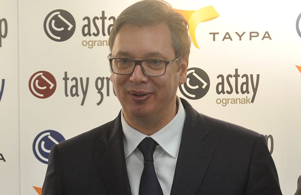 ВУЧИЋ ПРЕВОДИОЦУ ПОНУДИО ПОСАО: Код мене можеш увек да дођеш, стварно мислим