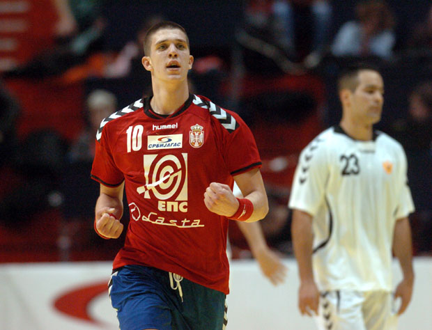 Рукометаши победнички од старта на ЕП