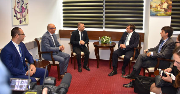 ПРЕДСТАВНИЦИ СРПСКЕ ЛИСТЕ СА ПАЛМЕРОМ: Сва отворена питања решавати компромисом