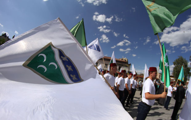 БОШЊАЧКА СТРАНКА НЕ ОДУСТАЈЕ: Полумесец на застави Црне Горе би био доказ грађанске државе