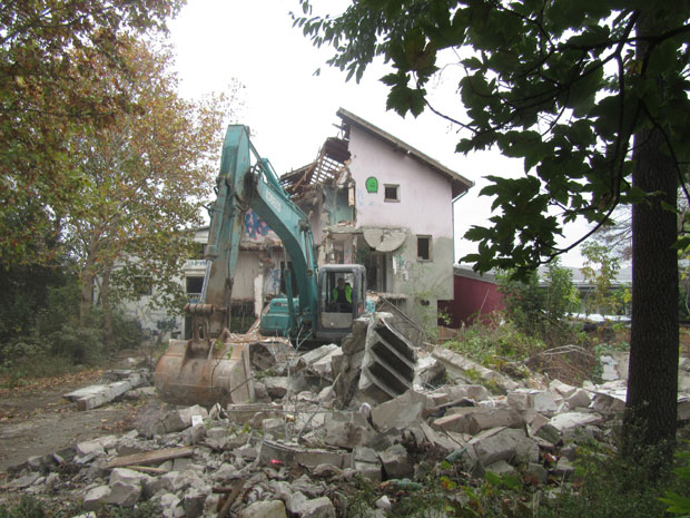 Руше кућу после 15 година