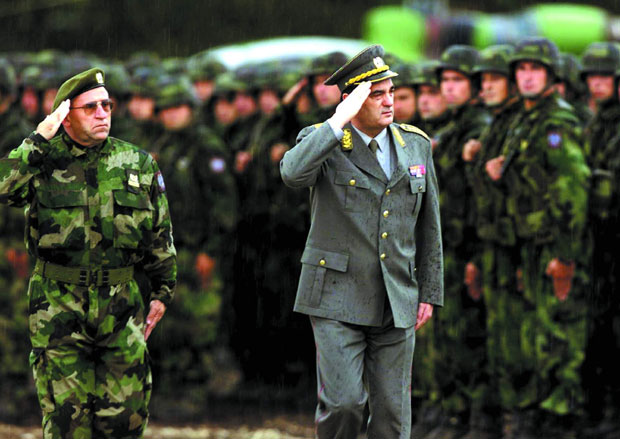 Харадинај може да пише, српским генералима бране