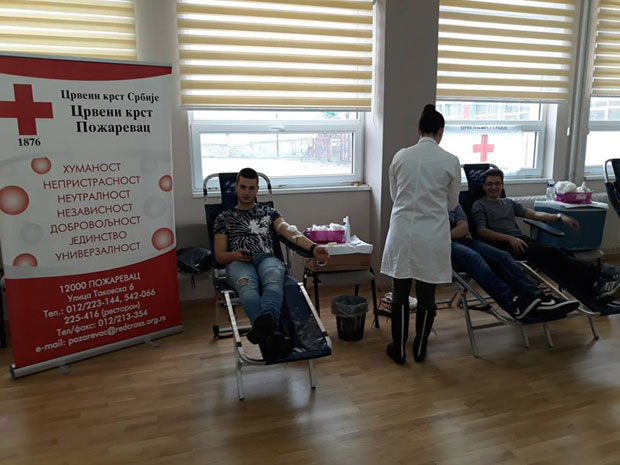 Хумани матуранти из Пожаревца