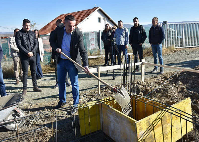 Општина Грачаница гради у Доњој Гуштерици: Камен темељац за дванаест станова