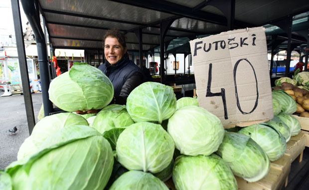 Купус на тезги од 30 до 80 динара 