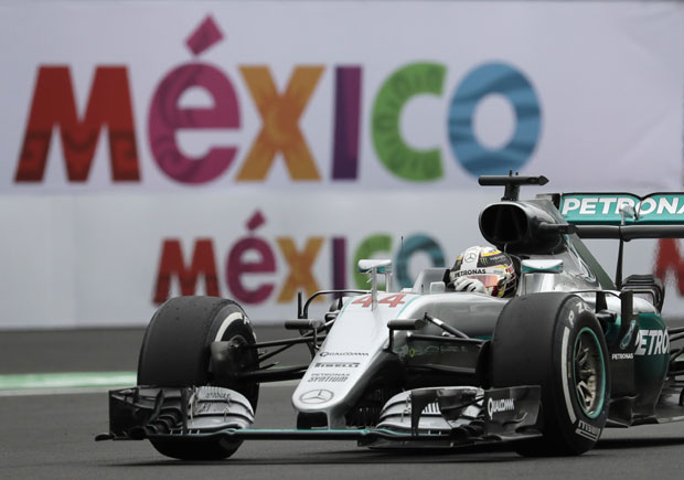 Хамилтон: Победом до титуле у Мексику
