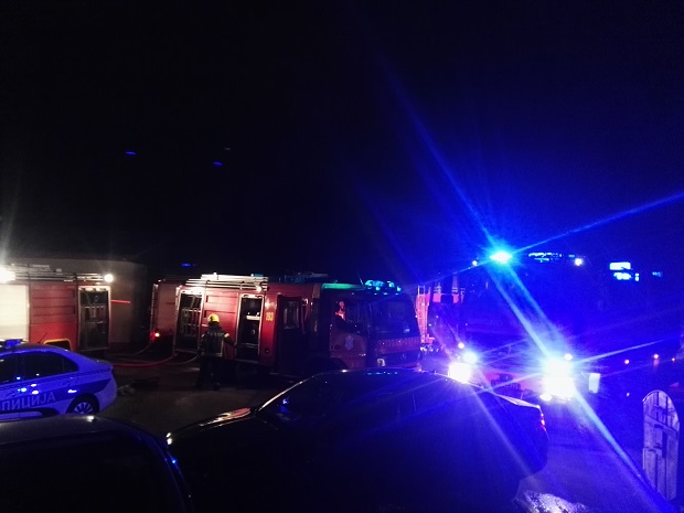 ОБУЗДАНА ВАТРЕНА СТИХИЈА: Гореле бараке у Новом Београду
