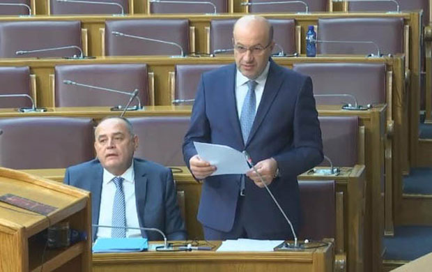 Црна Гора: Симболи весници промена?