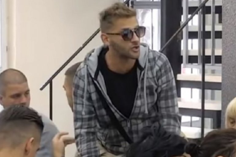 ОТКРИВЕНЕ САВИНЕ ГЕЈ АФЕРЕ? Перовић слао експлицитне фотке другим мушкарцима