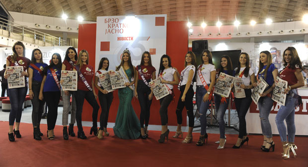 Мисице на штанду Вечерњих новости (ФОТО)