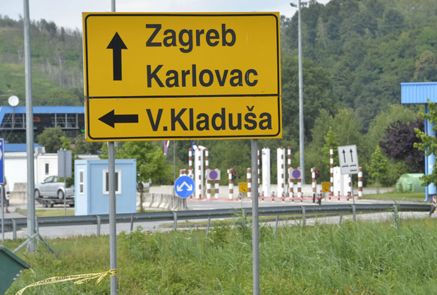 Велика Кладуша: Протест привредника, нуде мигрантима новац да оду