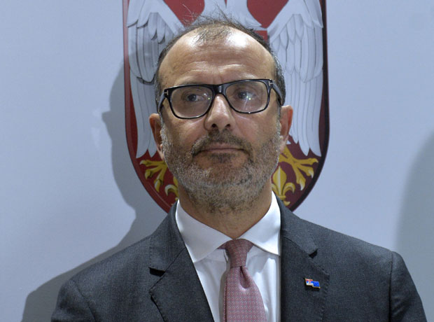 Фабрици: Београд и Приштинa да се договоре, без уплитања споља