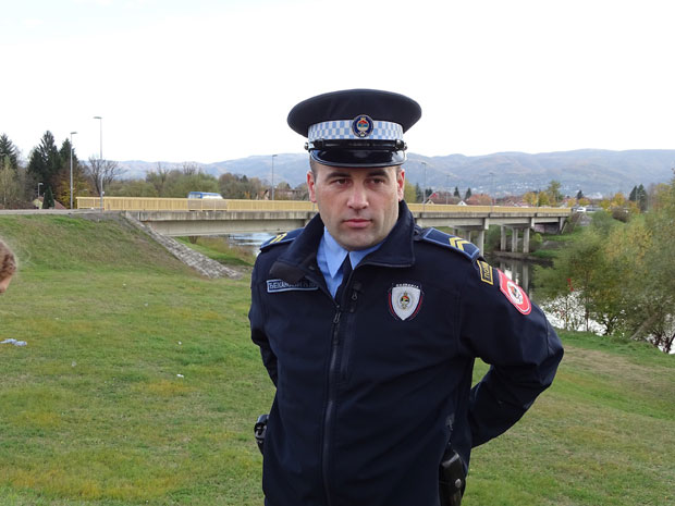 Полицајац спасао младића из хладне реке