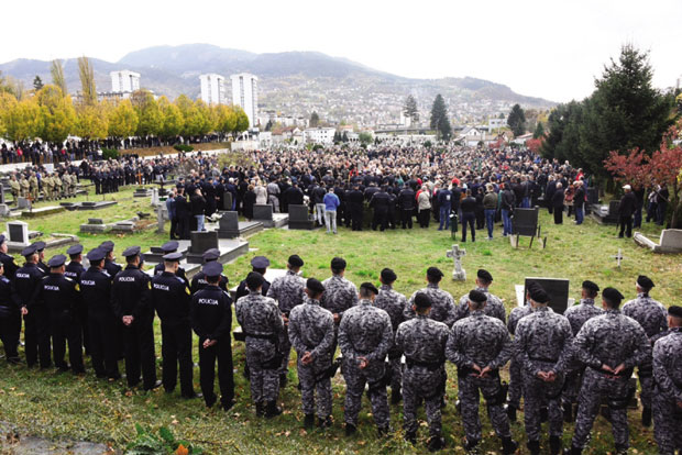 ИСПРАЋЕНИ УЗ ПОЧАСНИ ПЛОТУН: Адису лепи џенет, а Давору вечна слава