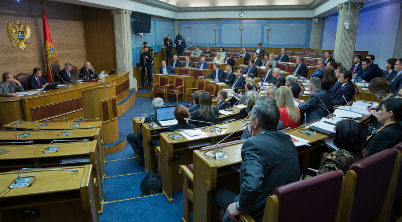 Његош без празника