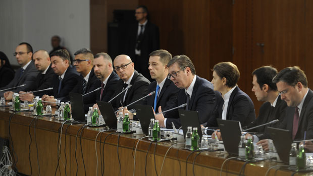 НА КИМ СТИЖУ ИНВЕСТИЦИЈЕ: Темељи за нове школе и фабрике, путеви, водовод...