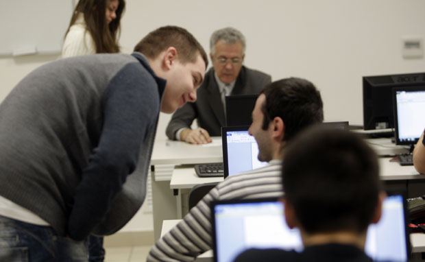 ПОВЕЗИВАЊЕ ПРИВРЕДЕ И ОБРАЗОВАЊА: Помоћ младима у избору струке