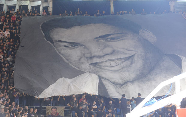 Делије у мајицама са ликом Ивковића против Галатасараја