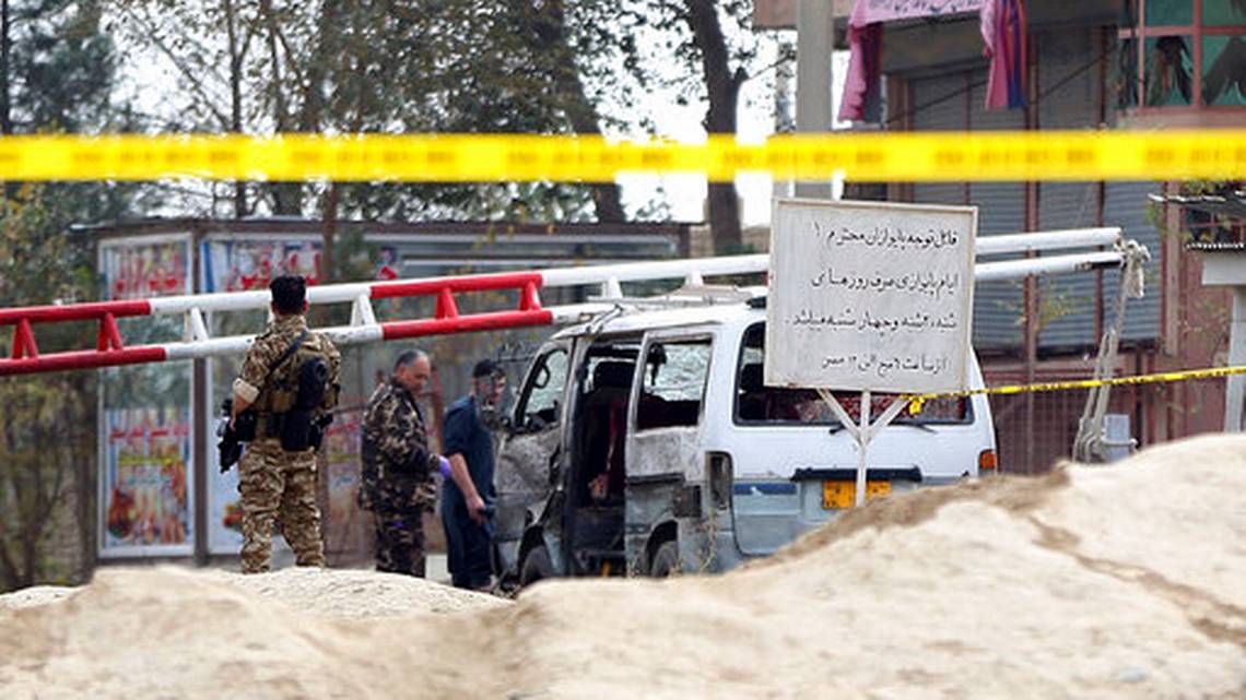 СРУШИО СЕ ВОЈНИ ХЕЛИКОПТЕР У АВГАНИСТАНУ: Погинуло најмање 20 људи, међу њима и државни званичници

