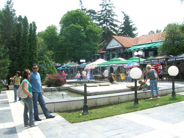 Туристи пуне касу