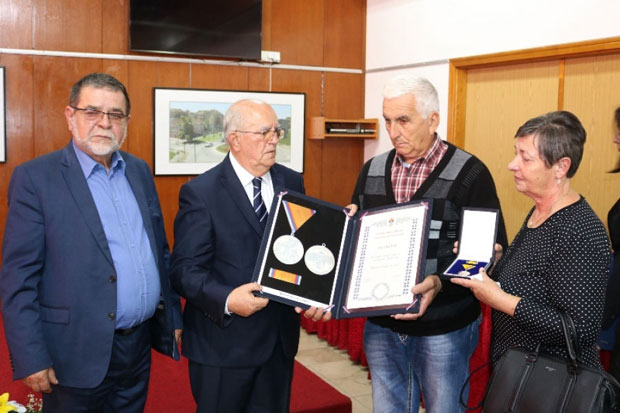 МЕДАЉА ЗАСЛУГА ЗА НАРОД: Одличја за 48 бораца