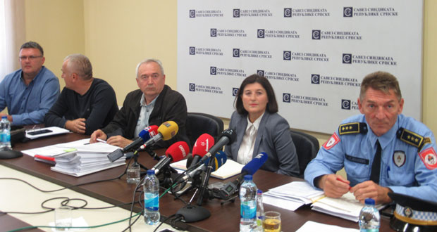 Глава у торби, а примања мизерна